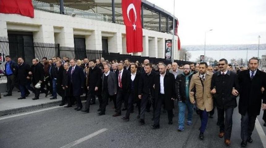 Beşikteş&rsquo;ta Mhp&rsquo;li Gruptan Ter&ouml;re Lanet Y&uuml;r&uuml;y&uuml;ş&uuml;