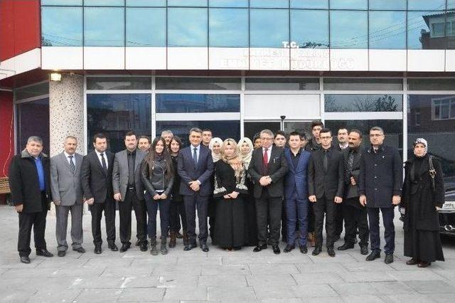 &Ouml;ğretmen Ve &Ouml;ğrenciler Polisin Yanında 1