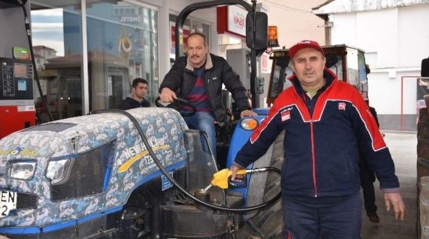 Bilecik&rsquo;te &Ccedil;ift&ccedil;ilere Ve Muhtarlara Y&uuml;zde 5 İndirimli Mazot