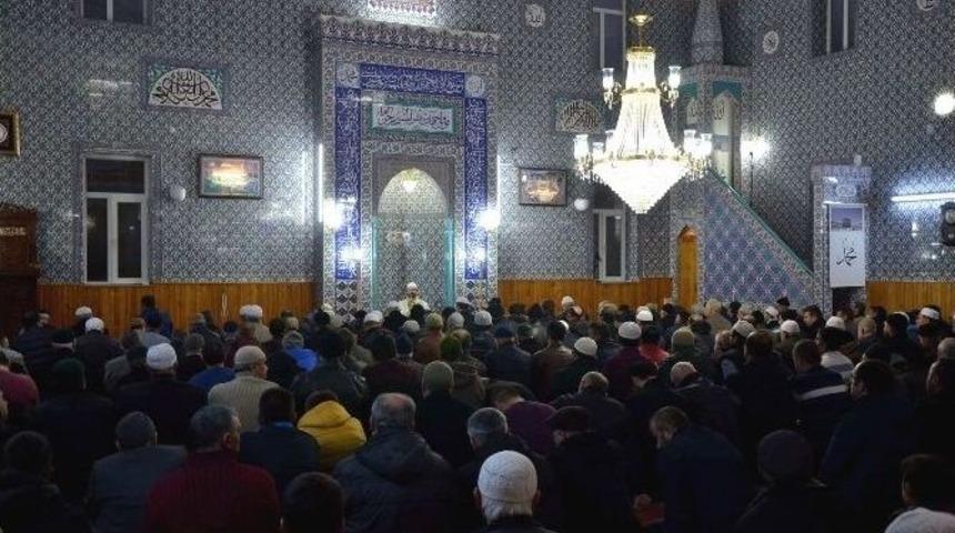 Mevlit Kandilinde Camiler Doldu Taştı