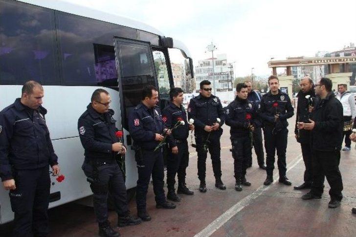 Gazetecilerden Çevik Kuvvete Karanfil G4