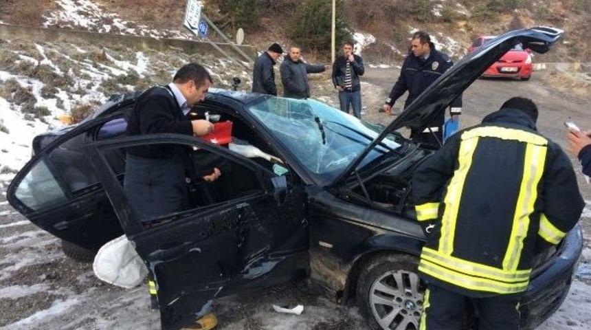 Yoldan &Ccedil;ıkan Otomobil, Tarlaya U&ccedil;tu: 2 Yaralı