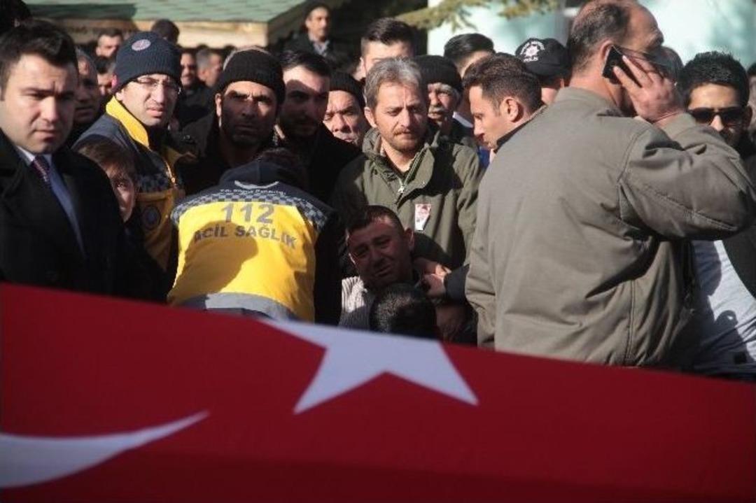 İstanbul Patlamasında Şehit Olan &Ccedil;etin Sarıkaya Son Yolculuğuna Uğurlandı