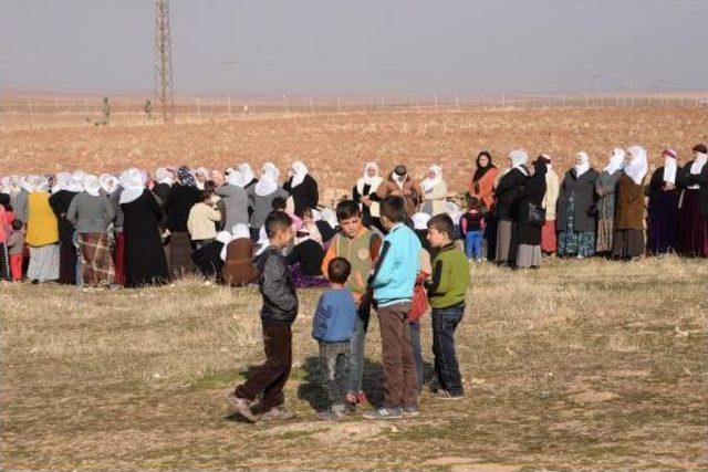 Terör Saldırısı Kurbanı Şoför, Kürtçe Ağıtlarla Toprağa Verildi