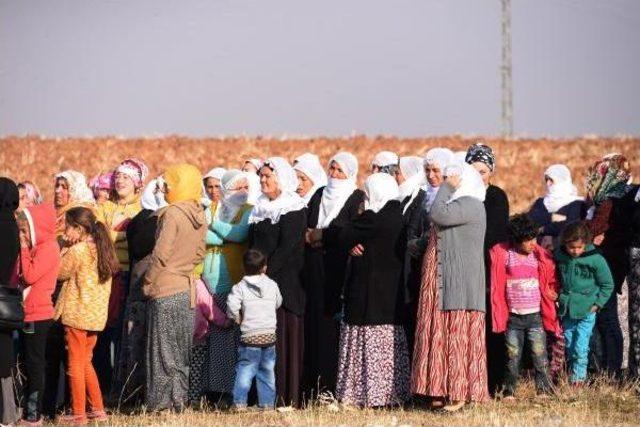 Terör Saldırısı Kurbanı Şoför, Kürtçe Ağıtlarla Toprağa Verildi