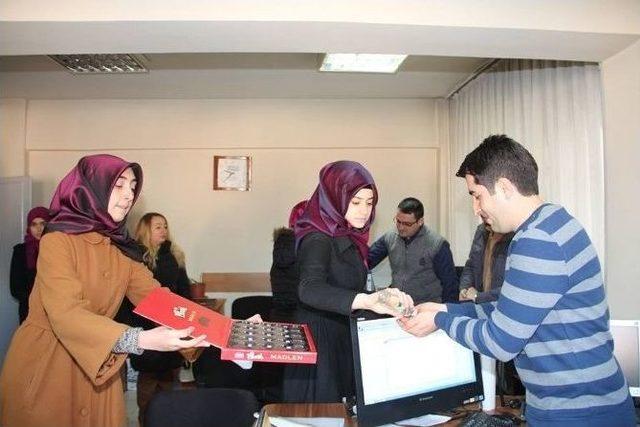 Oltu Anadolu Kız İmam Hatip Lisesi Öğrencilerinden Polislere Taziye Ziyareti