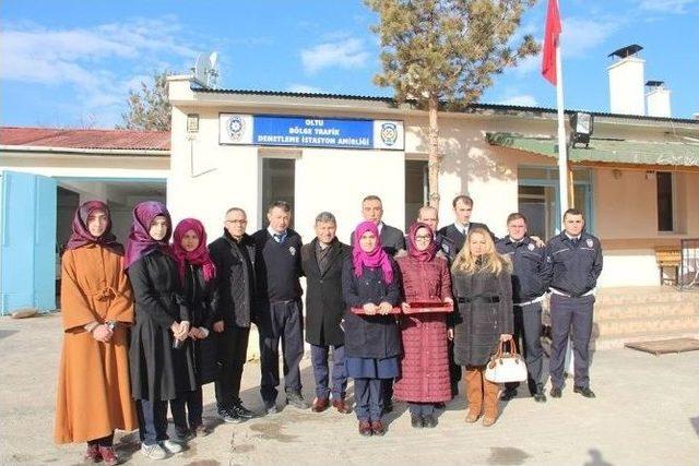 Oltu Anadolu Kız İmam Hatip Lisesi Öğrencilerinden Polislere Taziye Ziyareti