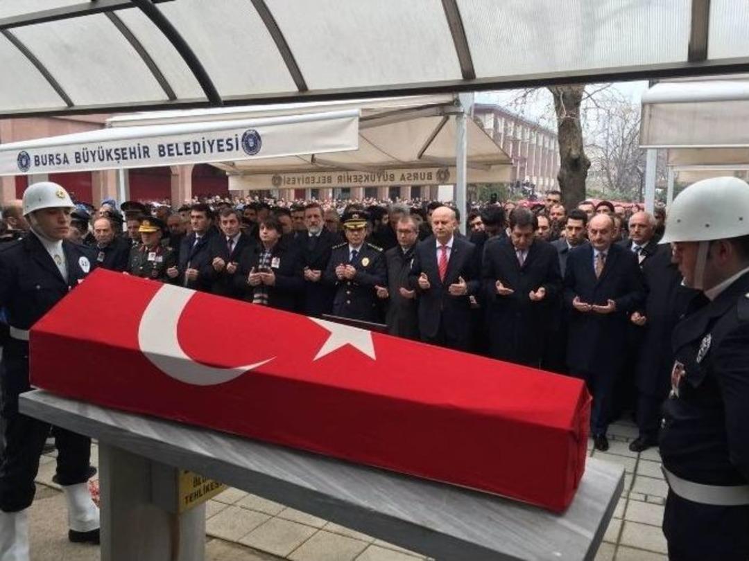 İkizini G&ouml;zyaşlarıyla Uğurladı