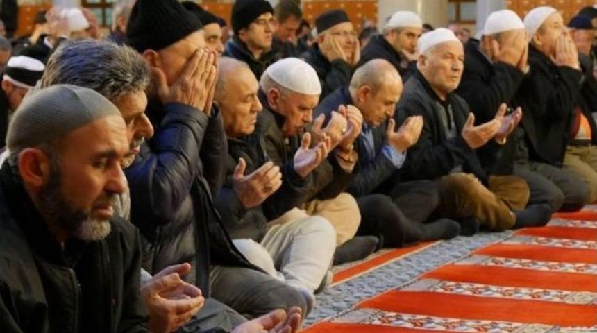 Başkan Akg&uuml;n: "kandil&rsquo;de Dualarımız Şehitlerimize"