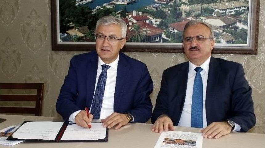 Antalya&rsquo;nın Cami Ve Okullarının Bakım Onarımına &rsquo;h&uuml;k&uuml;ml&uuml;&rsquo; Desteği