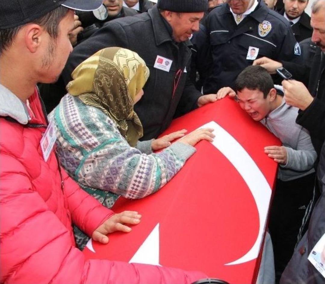 Şehit Ağabeyini Kepiyle Uğurladı