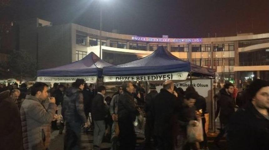 D&uuml;zce Belediyesi Kandil Simidi Dağıtı