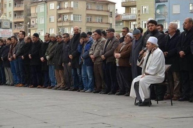 İstanbul Şehitleri İçin Karaman’da Gıyabi Cenaze Namazı Kılındı