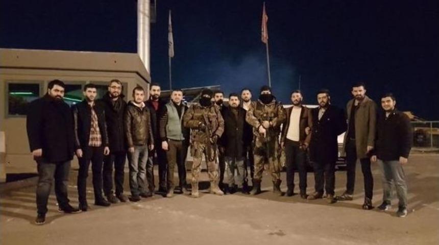 Ak Parti Gen&ccedil;liği N&ouml;bet Tutan Polisleri Yalnız Bırakmadı