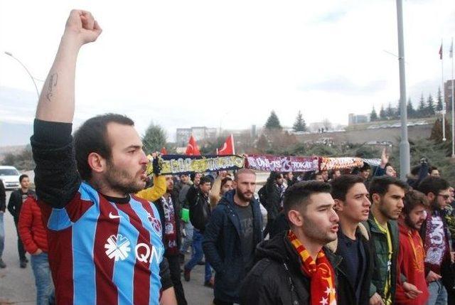 Üniversiteli Öğrencilerden Teröre Tepki Yürüyüşü