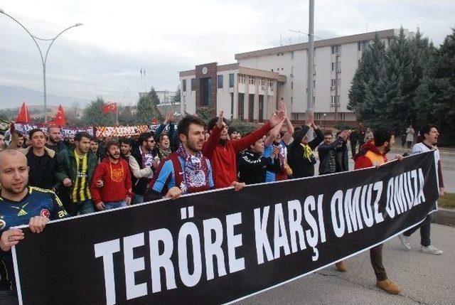 Üniversiteli Öğrencilerden Teröre Tepki Yürüyüşü