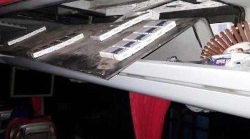 Yolcu Otob&uuml;s&uuml;n&uuml;n Davlumbazında Ve Tavanında Ka&ccedil;ak Sigara Ele Ge&ccedil;irildi