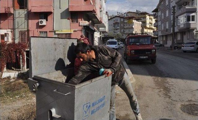 Çöp Konteynerinden Çocuk İstismarı Çıktı