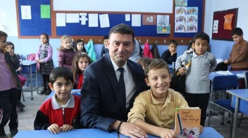 Germencik Belediyesi&rsquo;nden &lsquo;elden Ele Kitap Okuyalım&rsquo; Kampanyası