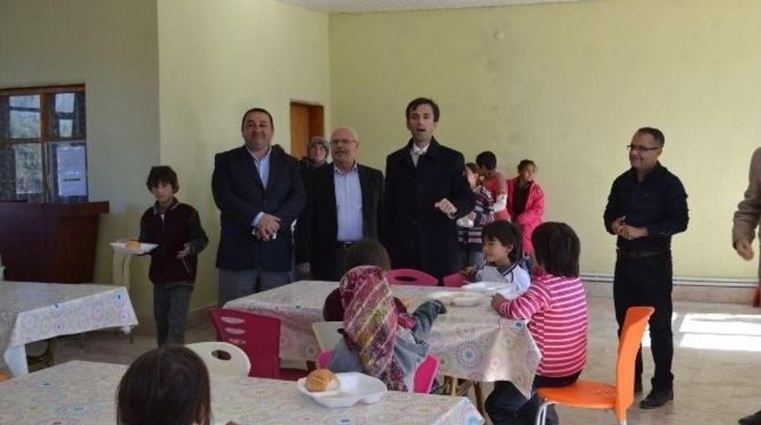 Taşımalı Eğitim Kapsamındaki &Ouml;ğrencilerin Yemekleri Denetlendi