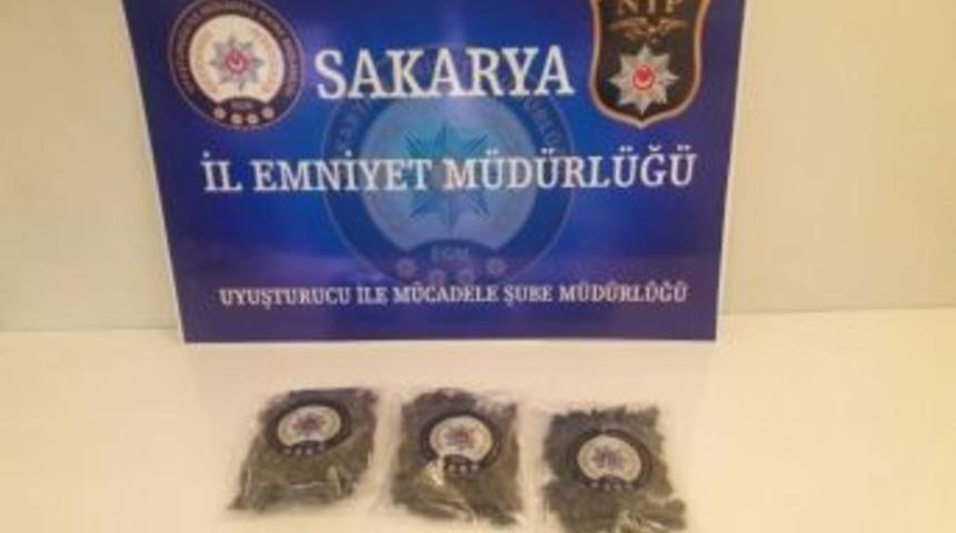 Uyuşturucu Ve 2 Bin Adet Ka&ccedil;ak Cep Telefonu Ele Ge&ccedil;irildi