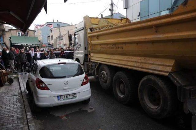 Babaanne Ve Iki Torunu, Hafriyat Kamyonunun Altında Kaldı