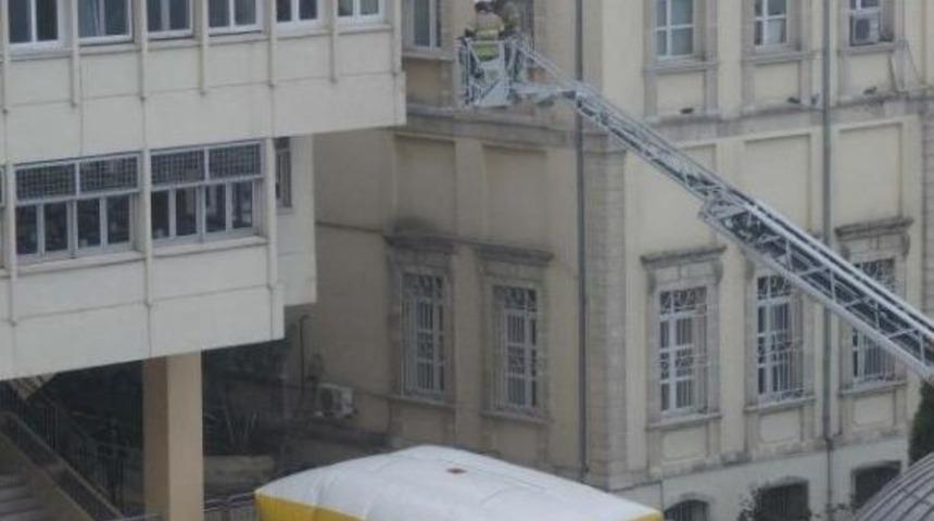 Valilik &Ccedil;atısında Intihar Girişimi