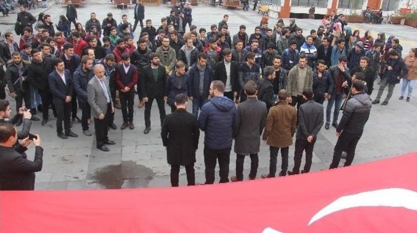 Rte&uuml;&rsquo;de &Ouml;ğrenciler İstanbul Beşiktaş&rsquo;taki Ter&ouml;r Saldırısını Lanetledi