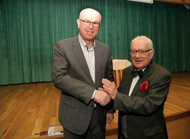 Siyaset Bilimci Prof. Dr. Ata&ouml;v: &ldquo;başkanlık T&uuml;rkiye&rsquo;ye Uymaz&rdquo; 1