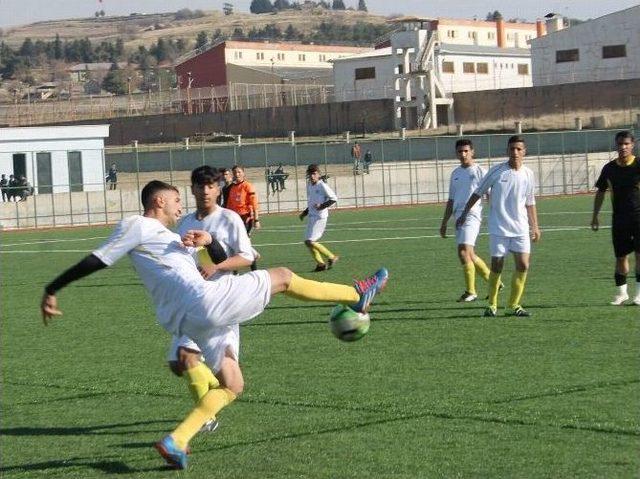 Siirt’te Şehit Zafer Kılıç Spor Lisesi İl Şampiyonu Oldu