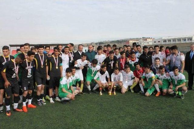 Siirt’te Şehit Zafer Kılıç Spor Lisesi İl Şampiyonu Oldu