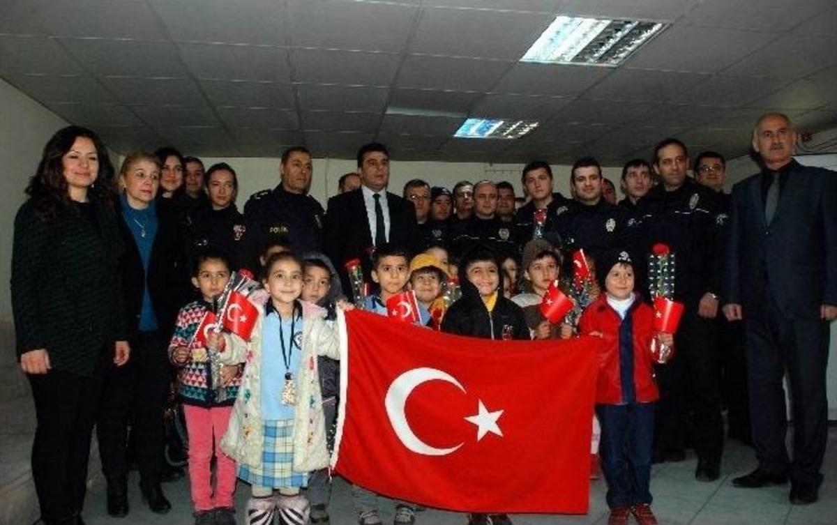 Aydınlı Miniklerden &Ccedil;evik Kuvvet Polisine Taziye Ziyareti