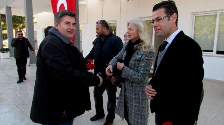 &Ccedil;eşme&rsquo;de Chp&rsquo;lilerden Emniyete Taziye Ziyareti