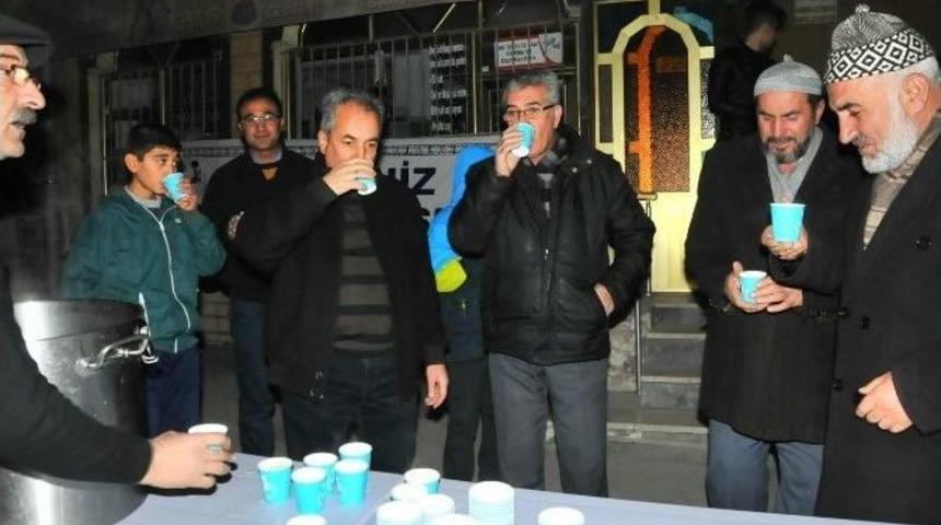 Akşehir Belediyesi&rsquo;nden Ballı S&uuml;t İkramı