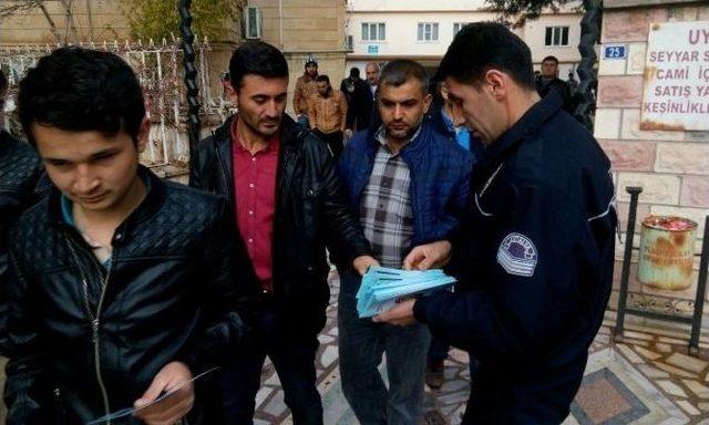 Polis Dolandırıcılara Karşı Vatandaşı Broşürle Uyardı