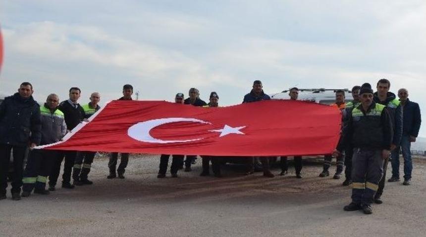 Eskişehir, Şehidini Sokağa &Ccedil;ıkıp T&uuml;rk Bayrakları İle Uğurladı