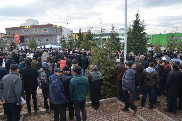 Eskişehir, Şehidini Sokağa &Ccedil;ıkıp T&uuml;rk Bayrakları İle Uğurladı 1