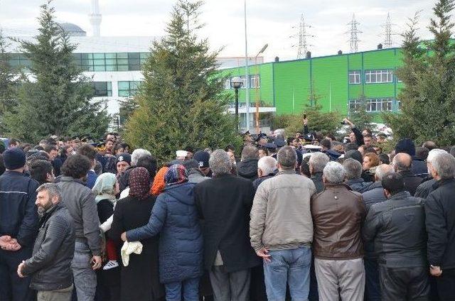 Eskişehir, Şehidini Sokağa &Ccedil;ıkıp T&uuml;rk Bayrakları İle Uğurladı 2