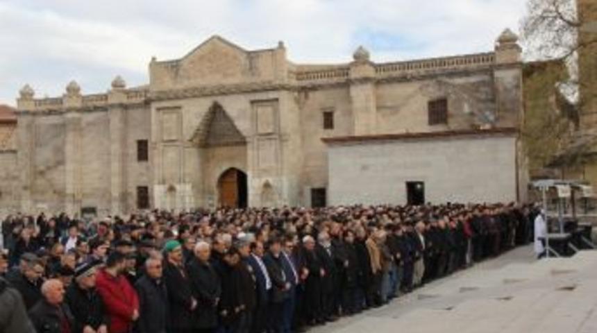 Aksaray&rsquo;da Şehitler İ&ccedil;in Gıyabi Cenaze Namazı Kılındı