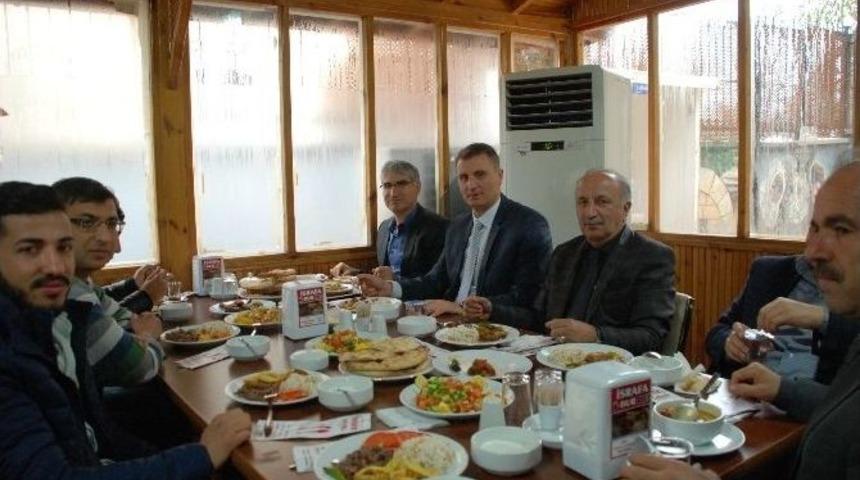 &Ouml;ğretmenevindeki Yemek Sorunu &Ccedil;&ouml;z&uuml;ld&uuml;