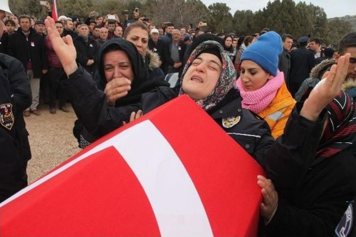 Şehit Polisin Annesi: &ldquo;baba, Yavrunun Yavrusu Gitti&rdquo;