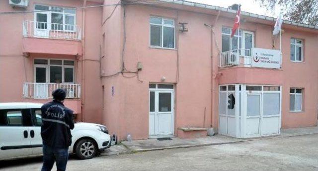 Toplum Sağlığı Merkezi'nin Camlarını Kırıp, Aracına Zarar Verdiler