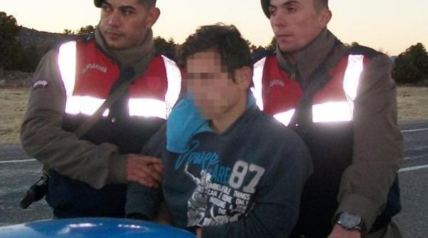 Evden Ka&ccedil;an Gen&ccedil; 5 Saat Sonra Otostop Yaparken Bulundu