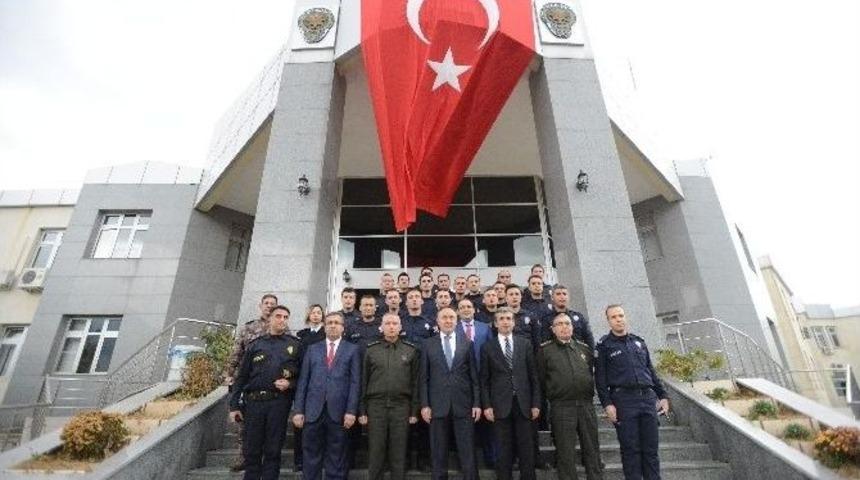 Vali Altıparmak&rsquo;tan, Polise Moral Ziyareti