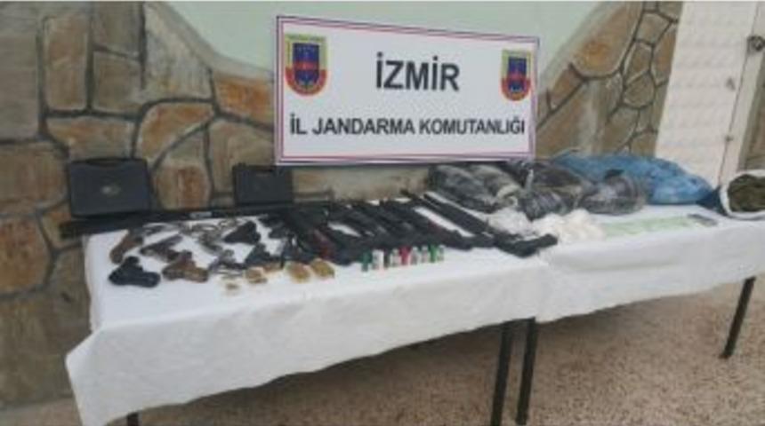 İzmir&rsquo;de Jandarmadan Uyuşturucu Operasyonu