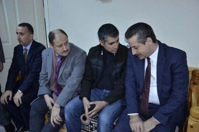 Bakan &Ccedil;elik, Siverek te Şehit Polisin Ailesini Ziyaret Etti 1