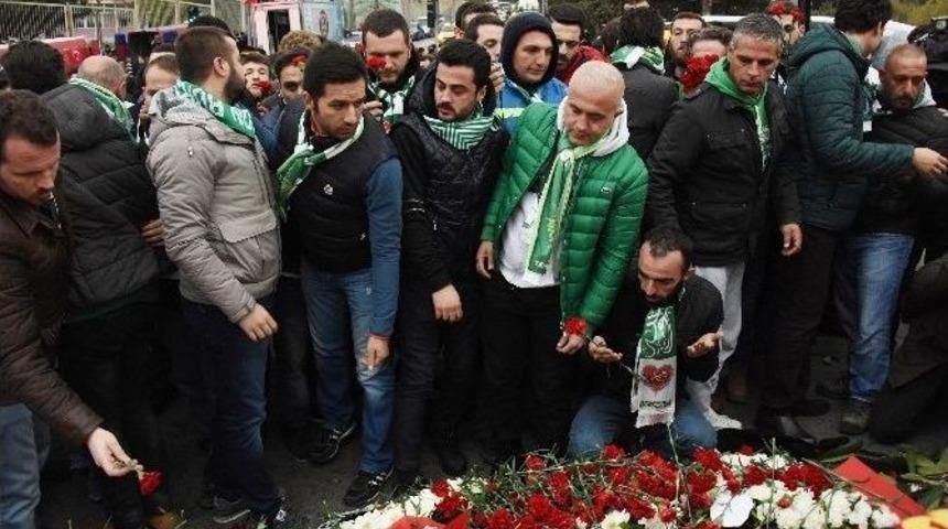 Bursasporlu Taraftarlar Şehitler İ&ccedil;in Dua Etti