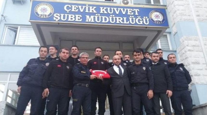 B&uuml;y&uuml;k Anadolu Polisin Yanında