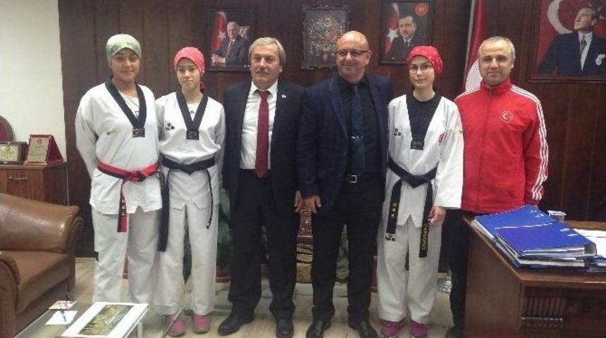 Başkan Şahin&rsquo;den Başarılı Tekvandoculara &Ouml;d&uuml;l