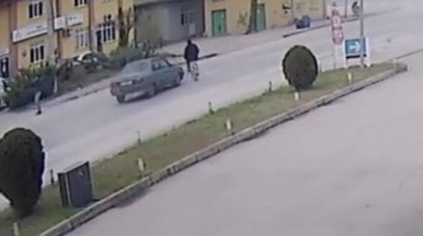 Otomobilin &Ccedil;arptığı Bisikletli Yaralandı